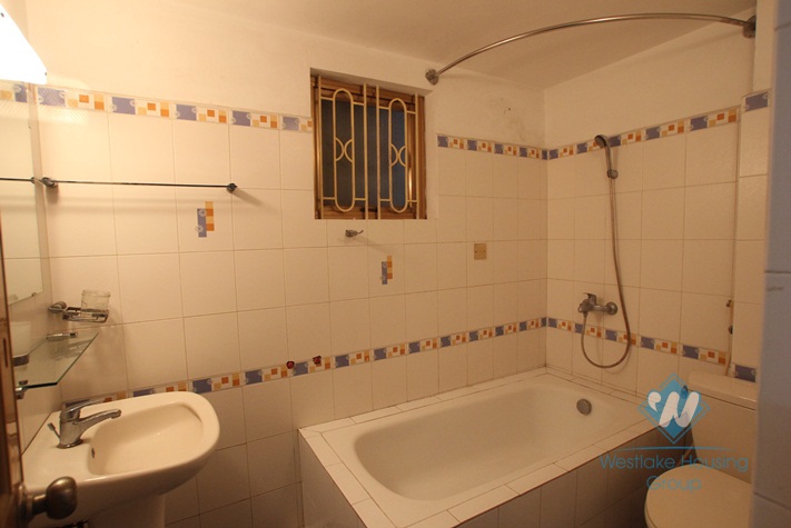 Cheap house for rent in Dang Thai Mai st, Tay Ho, Ha noi